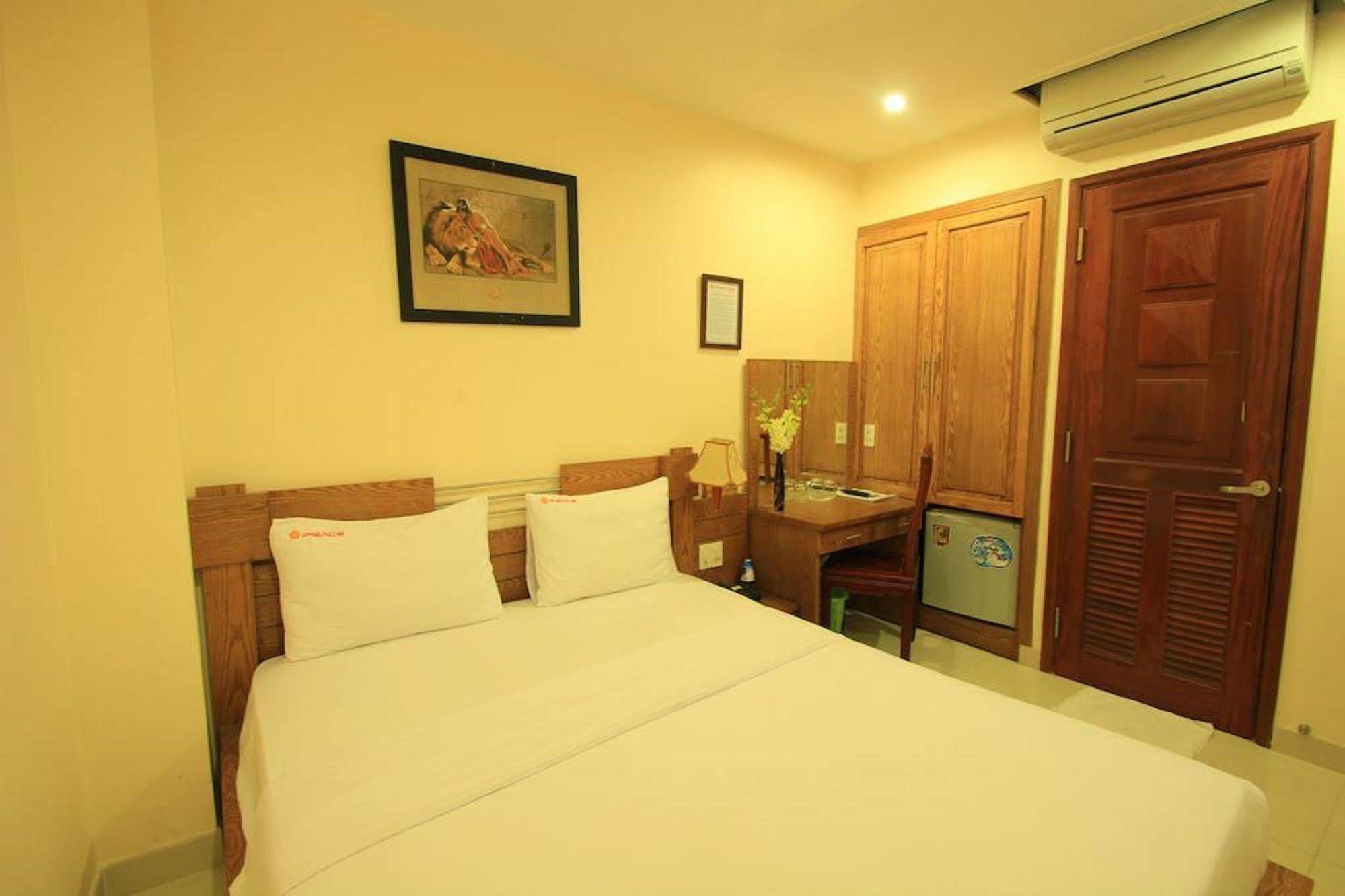 Ipeace Hotel - Bui Vien Walking Street Ho Chi Minh City Bagian luar foto