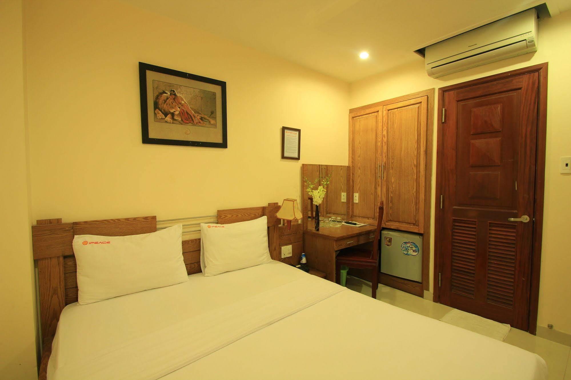 Ipeace Hotel - Bui Vien Walking Street Ho Chi Minh City Bagian luar foto