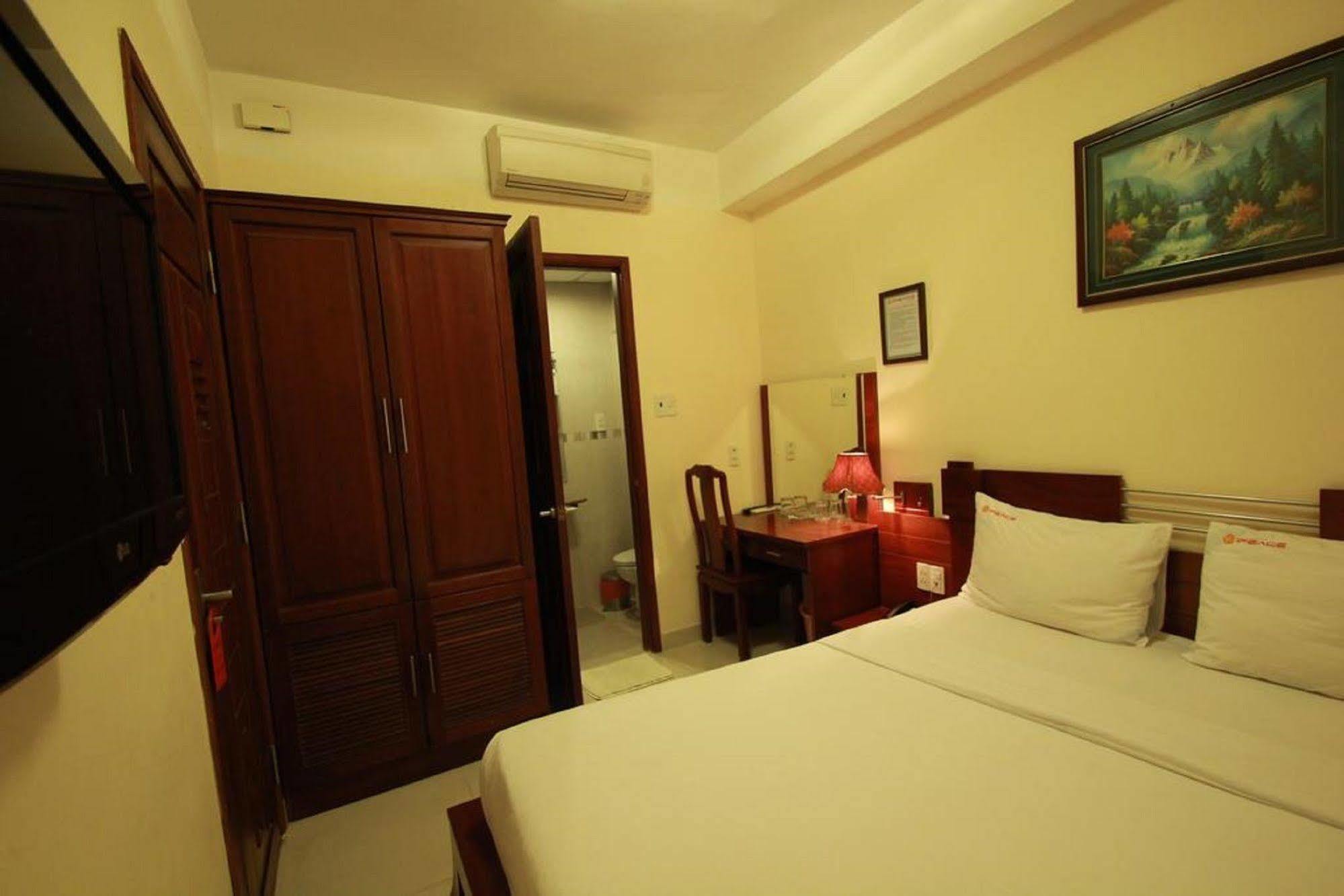 Ipeace Hotel - Bui Vien Walking Street Ho Chi Minh City Bagian luar foto